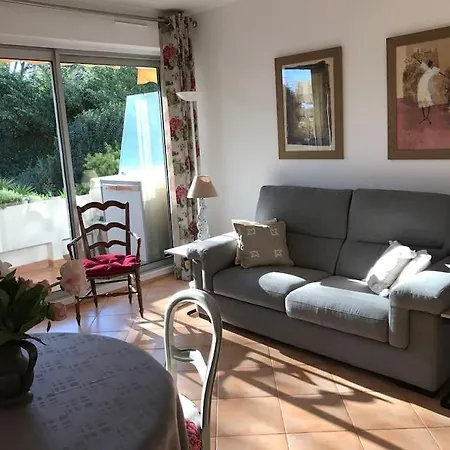 Les Collines D'estanove, Charming, Bright, Calm Place With Pool Apartment