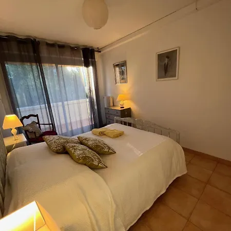 Les Collines D'estanove, Charming, Bright, Calm Place With Pool